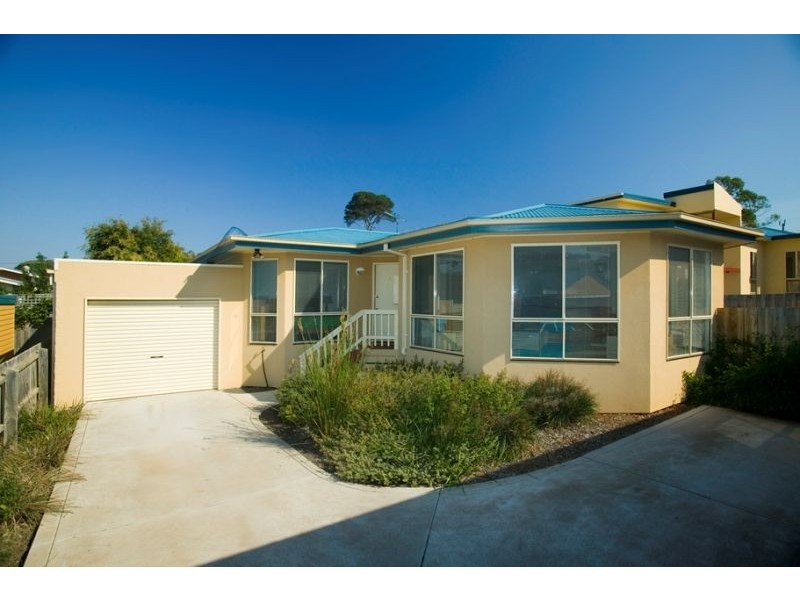 2/189 Church Street, Cowes VIC 3922