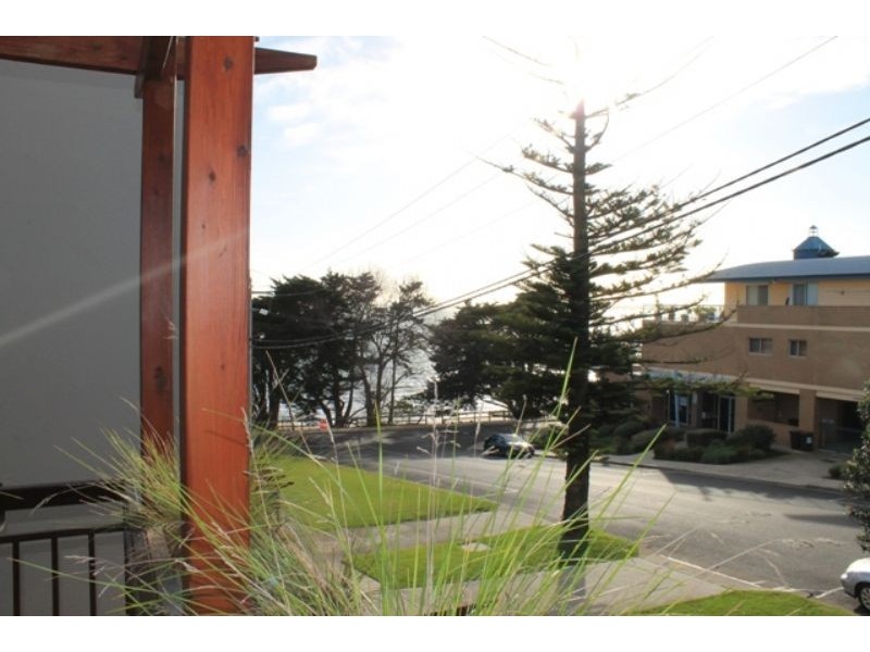 4/2 Warley Avenue, Cowes VIC 3922