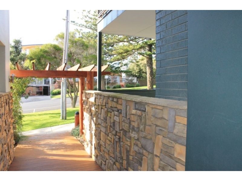 4/2 Warley Avenue, Cowes VIC 3922