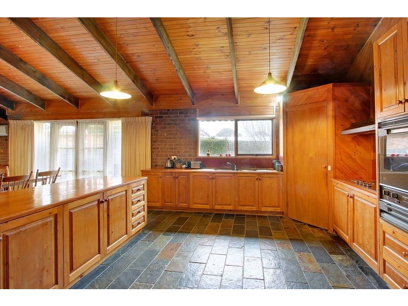 5 Robert Drive, Cowes VIC 3922