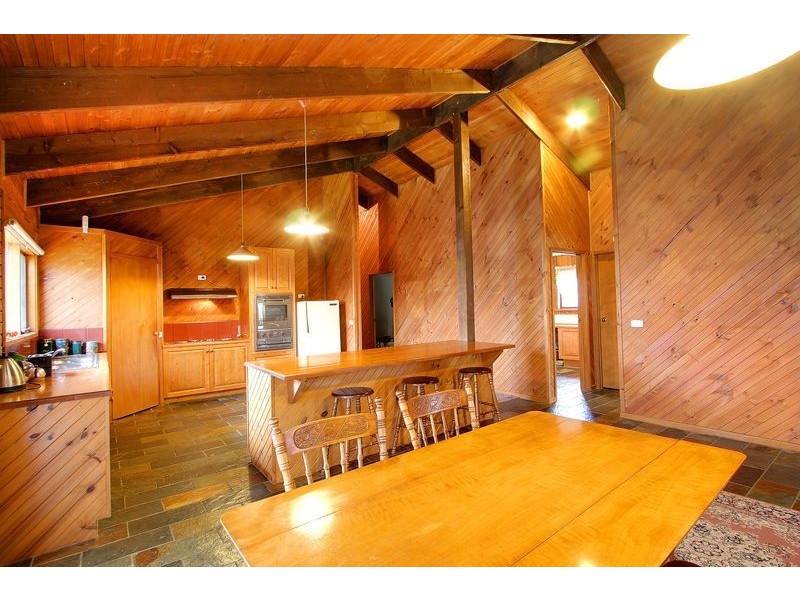 5 Robert Drive, Cowes VIC 3922