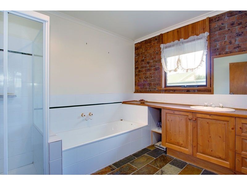 5 Robert Drive, Cowes VIC 3922