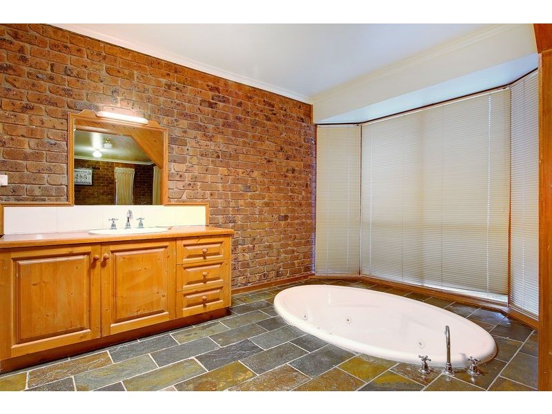 5 Robert Drive, Cowes VIC 3922