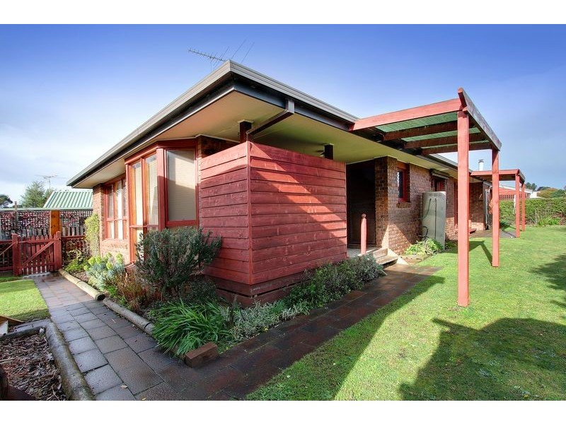 5 Robert Drive, Cowes VIC 3922
