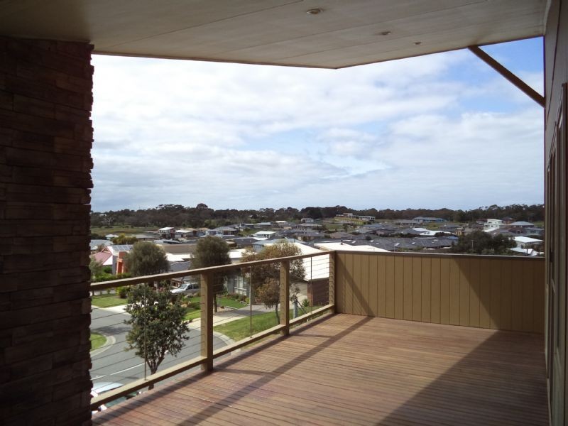 13 Waterview Rise, Cowes VIC 3922