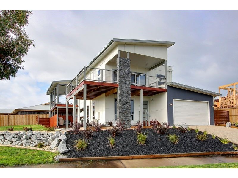 2 Currawong Close, Cowes VIC 3922