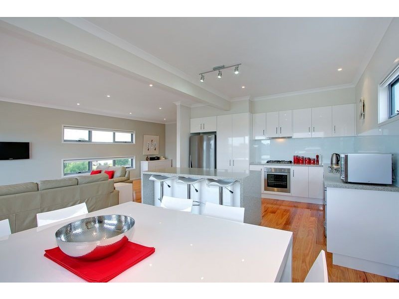 2 Currawong Close, Cowes VIC 3922
