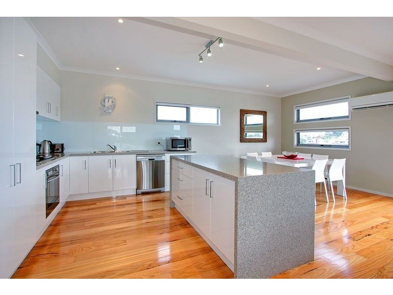 2 Currawong Close, Cowes VIC 3922