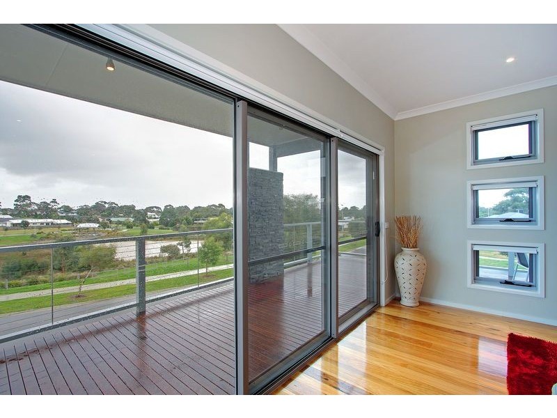 2 Currawong Close, Cowes VIC 3922
