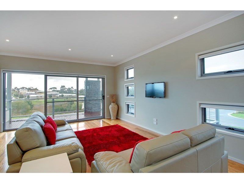 2 Currawong Close, Cowes VIC 3922