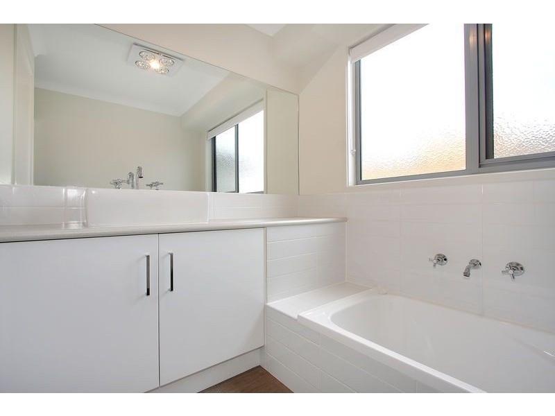 2 Currawong Close, Cowes VIC 3922