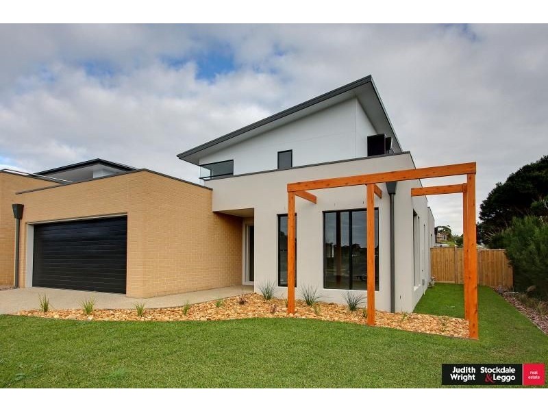 11 Pobblebonk Place, Cowes VIC 3922