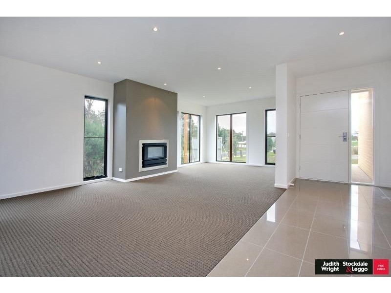 11 Pobblebonk Place, Cowes VIC 3922
