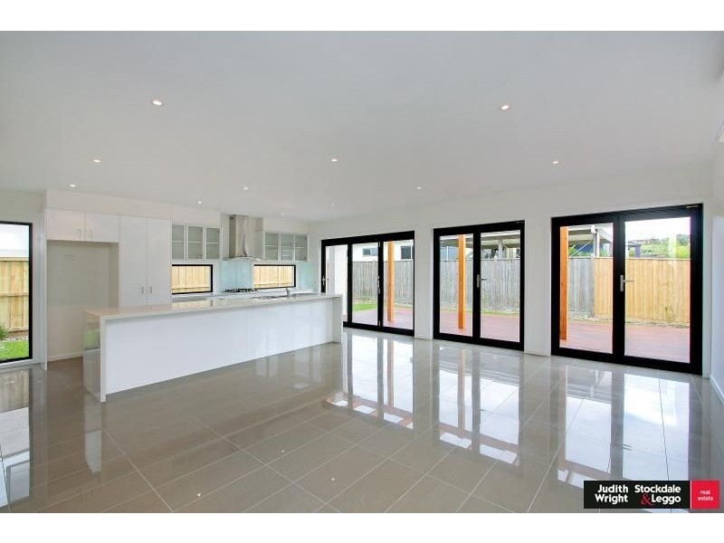 11 Pobblebonk Place, Cowes VIC 3922