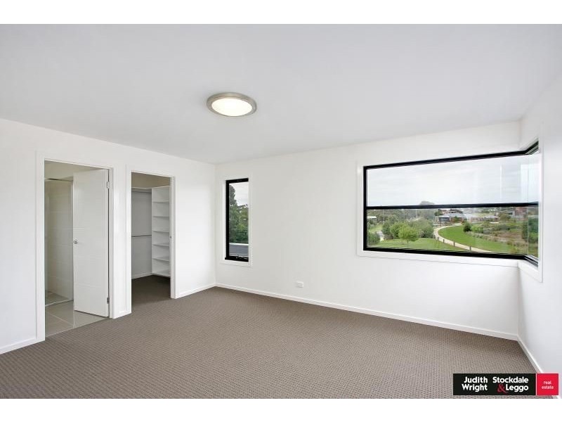 11 Pobblebonk Place, Cowes VIC 3922