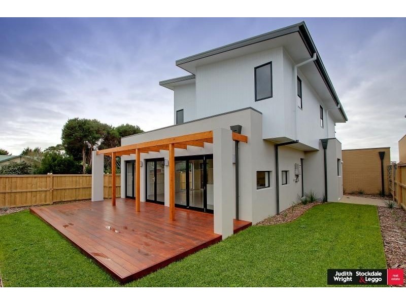 11 Pobblebonk Place, Cowes VIC 3922