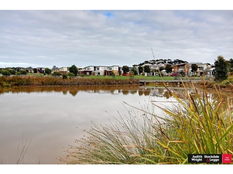 11 Pobblebonk Place, Cowes VIC 3922