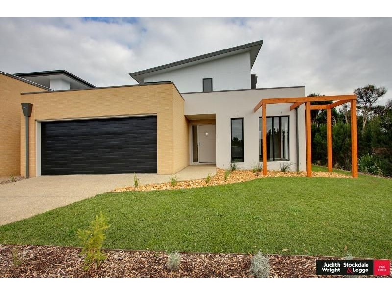 11 Pobblebonk Place, Cowes VIC 3922