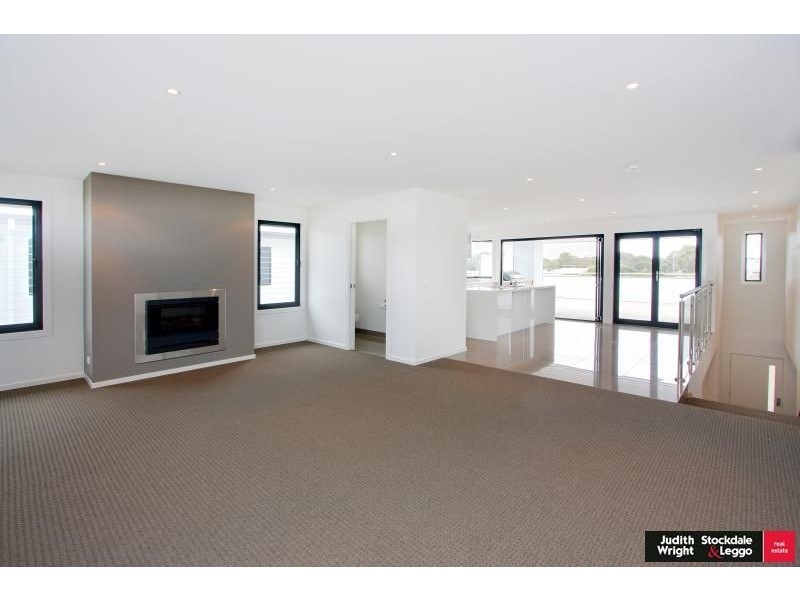 9 Pobblebonk Place, Cowes VIC 3922