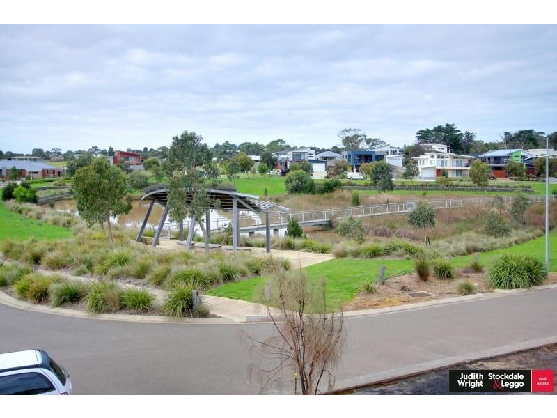 9 Pobblebonk Place, Cowes VIC 3922