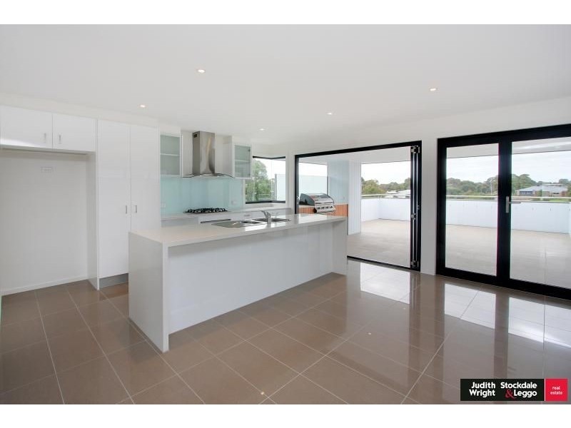 9 Pobblebonk Place, Cowes VIC 3922