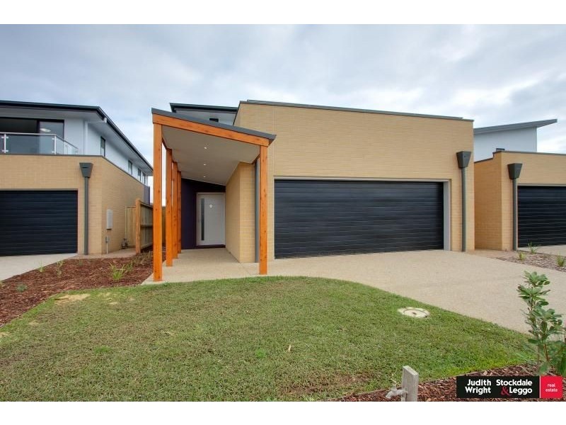 9 Pobblebonk Place, Cowes VIC 3922