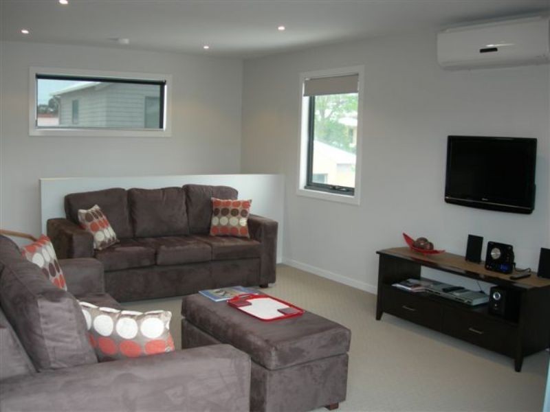 2/1 Wyndham Avenue, Cowes VIC 3922