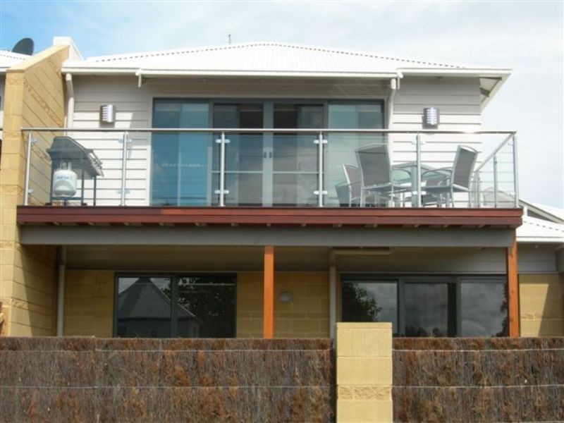 2/1 Wyndham Avenue, Cowes VIC 3922