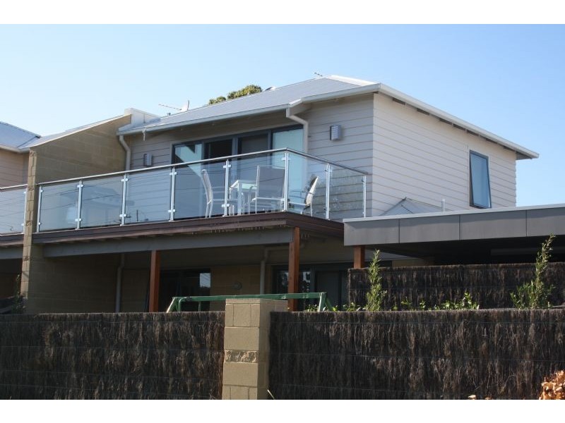 2/1 Wyndham Avenue, Cowes VIC 3922