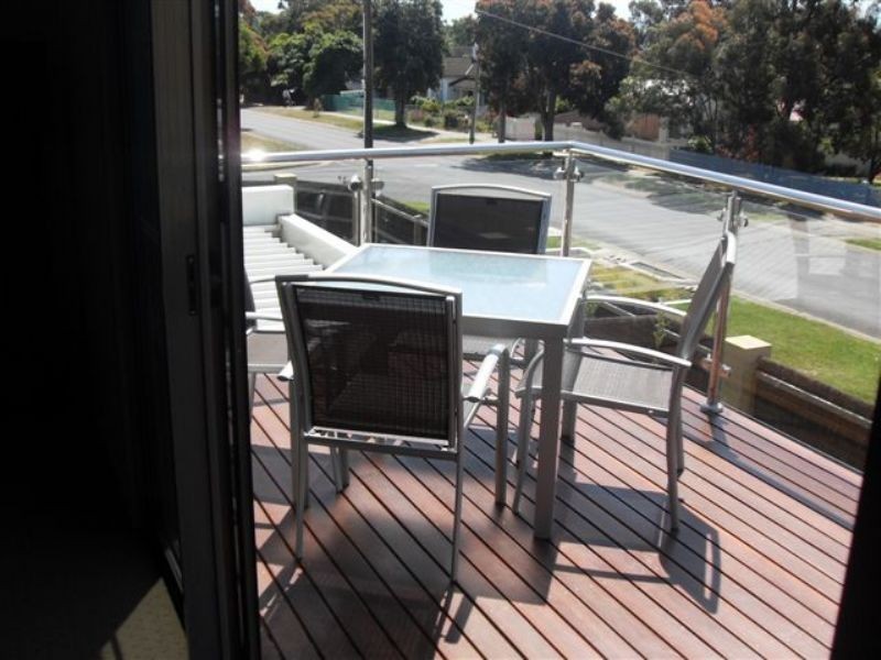 2/1 Wyndham Avenue, Cowes VIC 3922