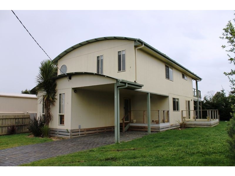 1 Pine ave, Cowes VIC 3922