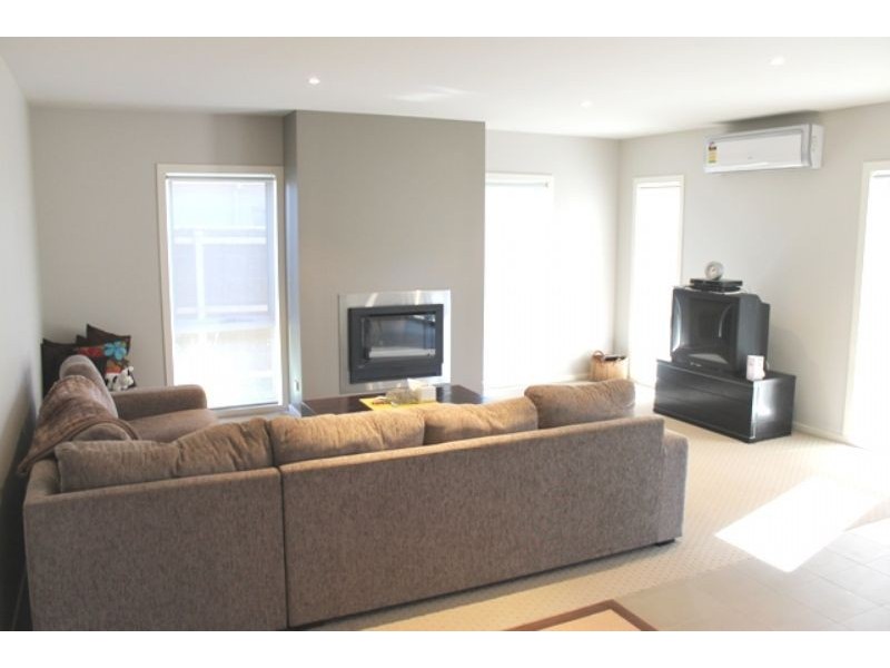 2/24 Redwood Drive, Cowes VIC 3922