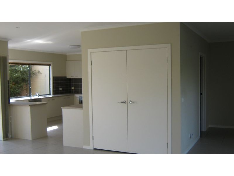 2/8 Park Street, Cowes VIC 3922