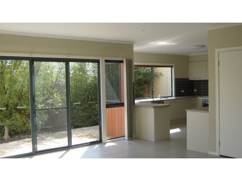 2/8 Park Street, Cowes VIC 3922