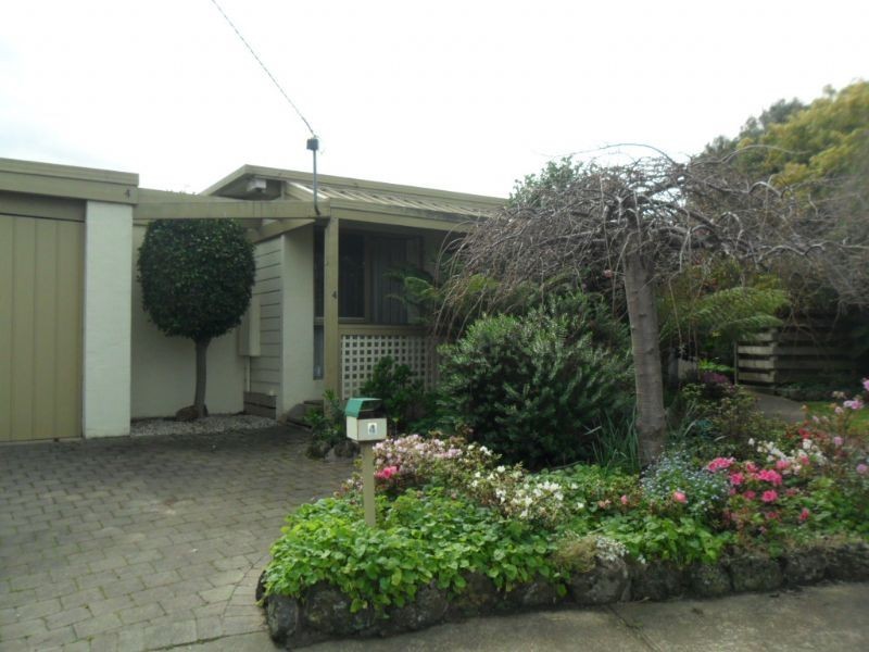 4 Hollydene Court, Cowes VIC 3922