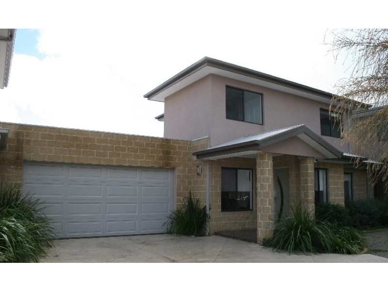 4/15 Douglas Road, Cowes VIC 3922