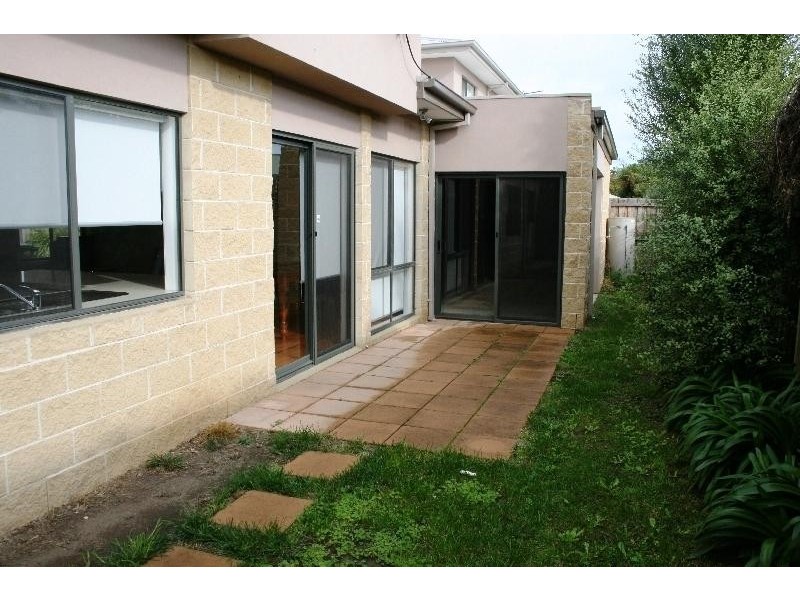 4/15 Douglas Road, Cowes VIC 3922