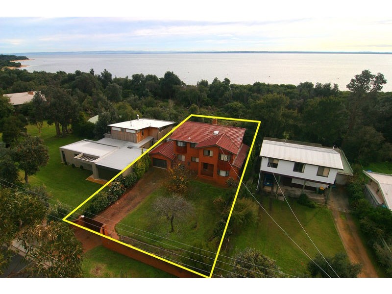 14 Beach Street, Cowes VIC 3922