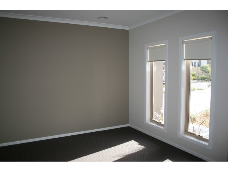 11 Kingfisher Way, Cowes VIC 3922