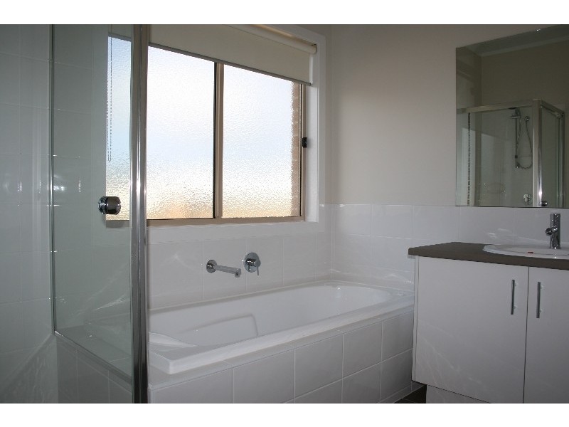 11 Kingfisher Way, Cowes VIC 3922