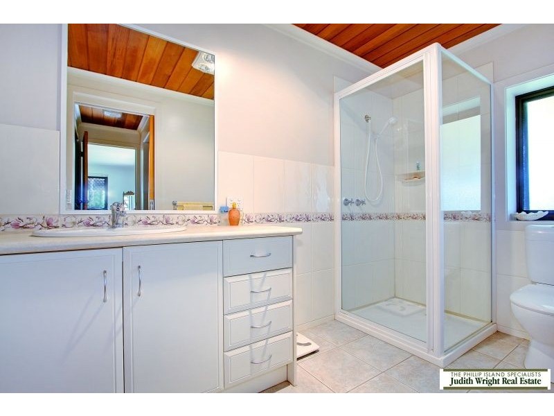 23-25 Chillingworth Road, Cowes VIC 3922