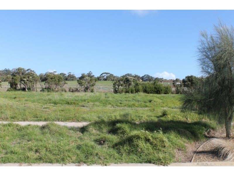 21 Rosella Grove, Cowes VIC 3922