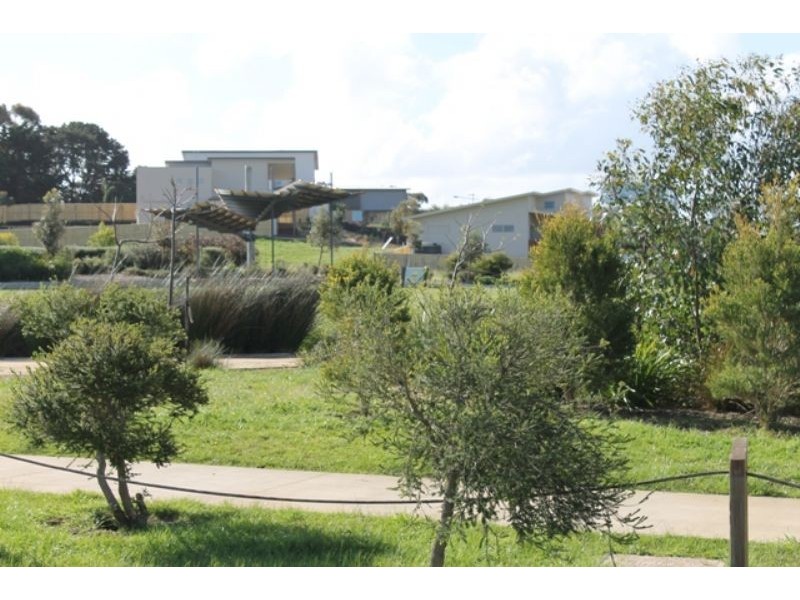 21 Rosella Grove, Cowes VIC 3922
