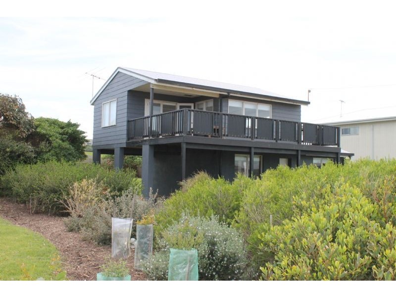 26 Stradbroke Cresent, Surf Beach VIC 3922