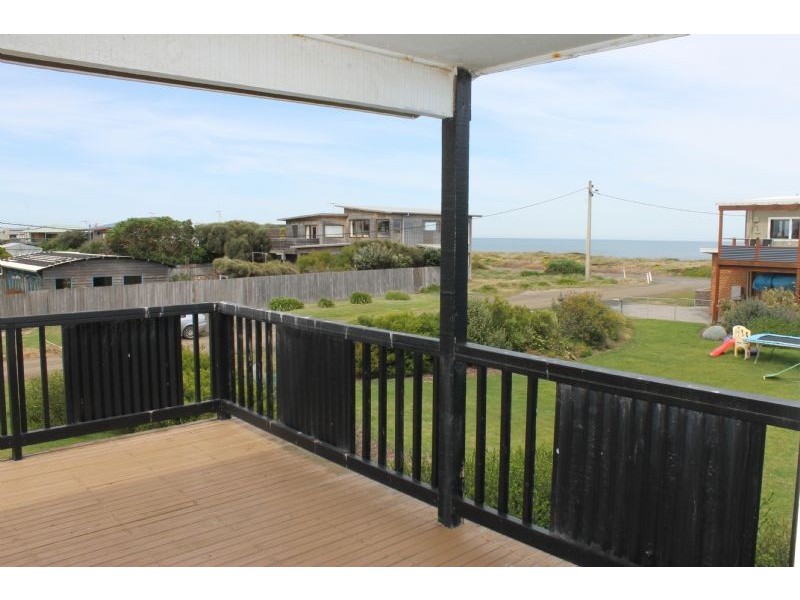 26 Stradbroke Cresent, Surf Beach VIC 3922