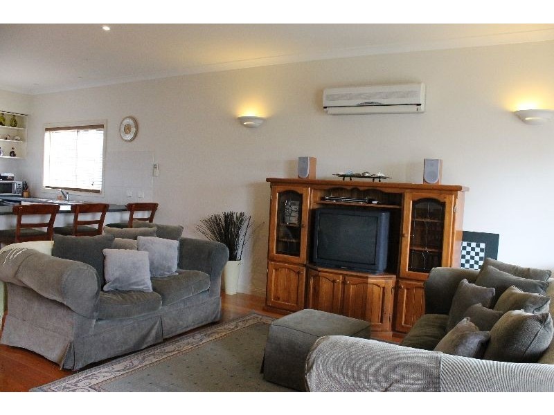 2/63 Dunsmore Road, Cowes VIC 3922