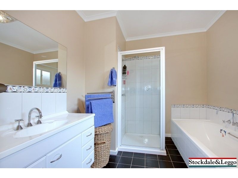 1 Ryan Court, Cowes VIC 3922