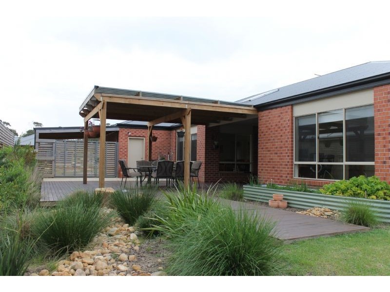 38 Seagrove Way, Cowes VIC 3922