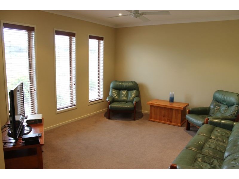 38 Seagrove Way, Cowes VIC 3922