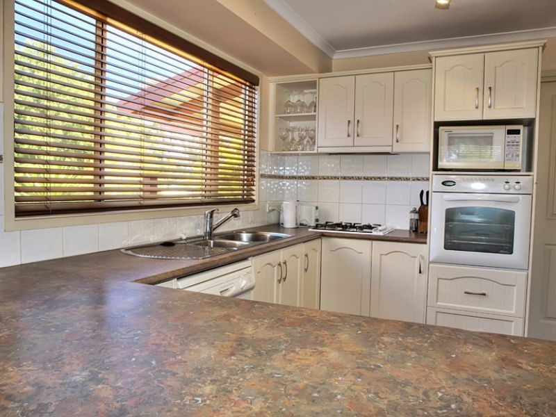 1 Caroline Avenue, Cowes VIC 3922